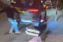 Xôn xao tài xế chửi tục, ném vali của du khách ở Đà Lạt 