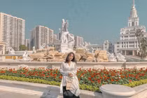 Khoe ảnh sống ảo tại ĐH đắt nhất Việt Nam, nữ sinh 2K gây bão mạng