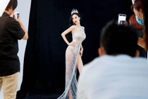 Người mẫu xe hơi có đôi chân đẹp nhất Trung Quốc là ai?