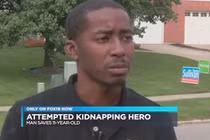 Thấy khẩu hình miệng của bé gái, người đàn ông nhận ra điều bất thường