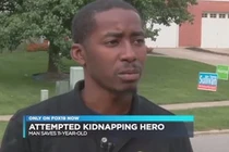 Thấy khẩu hình miệng của bé gái, người đàn ông nhận ra điều bất thường