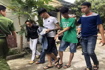 Bắt quả tang 2 cô gái 'phê' ma túy cùng 4 gã đàn ông trong nhà nghỉ