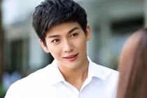 Cùng thư ký vào thuê phòng thì đứng hình khi gặp bố vợ