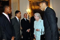 Đội bóng nào từng được dự tiệc trà với Nữ hoàng Anh Elizabeth II?