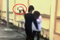 Chỉ vì câu chuyện 2 bà mẹ, nữ sinh Thanh Hóa bị bạn đánh tơi bời