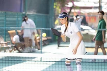 Vợ siêu mẫu của Mạc Hồng Quân say mê với pickleball