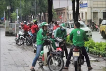 Chạy “hết ga, hết số”, xe ôm Grab, Go-Việt kiếm khủng