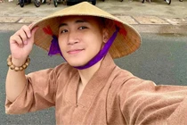 Vlogger đình đám Huy Cung lộ ngoại hình sau 1 năm xuất gia