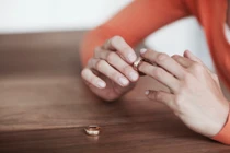 Phật dạy: 2 thứ không được nợ dù là người thân nhất, phải khắc cốt ghi tâm