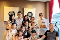 Joyce Phạm khoe ảnh chung hiếm hoi với vợ 2 của bố