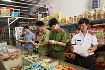 Thực phẩm bẩn tràn lan, trên 2.400 cơ sở ở Hà Nội bị xử phạt