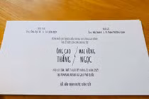 Vừa gửi thiệp cưới, Ông Cao Thắng và Đông Nhi bị dân mạng "bắt lỗi"