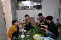 Sau "festival âm lịch", đàn ông rửa bát không chừa chị em