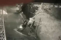 Đi chơi khuya về cô gái đen đủi gặp phải nhân vật này