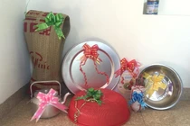 Quà mừng đám cưới kiểu này... bảo sao cô dâu không cười nghiêng ngả