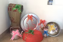 Quà mừng đám cưới kiểu này... bảo sao cô dâu không cười nghiêng ngả