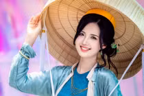 Diện cổ phục siêu đẹp, nữ tiếp viên hàng không gây sốt mạng