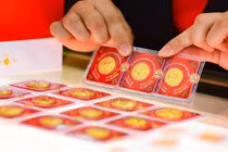 Giá vàng hôm nay 2/4: Thế giới chững lại, trong nước treo cao 