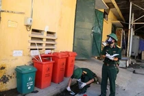 Vụ cháy Rạng Đông: Binh chủng Hóa học lấy mẫu để phân tích