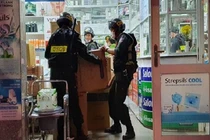 Cảnh sát trang bị súng khám xét nhiều nhà thuốc tây ở Đồng Nai