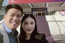 Linh Rin “zoom cận” ảnh tình tứ bên Phillip Nguyễn ở trời Âu