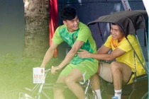 Vừa được khen, thủ môn quốc dân Bùi Tiến Dũng bất ngờ "đổi nghề"