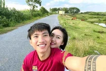 Con trai cầu hôn bạn gái, bố Đoàn Văn Hậu phản ứng bất ngờ 