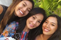 Chân dung hai con gái xinh đẹp của Hồng Đào được ví như chị em với mẹ