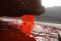 Bí ẩn Thác Máu kỳ lạ ở thung lũng 2 triệu năm không mưa