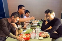 Ảnh Ronaldo chơi cờ vua với Messi qua tay netizen Việt sẽ ra sao?