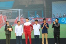 Đội trưởng CLB Công an Hà Nội tuyên truyền Luật Giao thông đường bộ