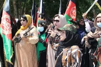 Mỹ rút hết quân, phụ nữ Afghanistan cầm súng chống Taliban