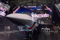 Cận cảnh từng góc cạnh và cửa hút gió của tiêm kích Chiếu Tướng