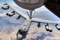 Sốc: Taliban cố bắn hạ pháo đài bay B-52 nhưng không được!