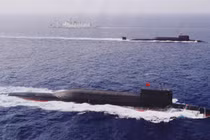 Tàu ngầm hạt nhân Trung Quốc đi nổi bất thường qua eo biển Đài Loan