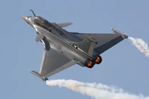 Tại sao Rafale Pháp đe dọa Su-35 Nga trên chiến trường lẫn thương trường?