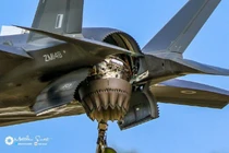 Cận cảnh từng góc cạnh của tiêm kích F-35B khi cất cánh