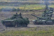 Quân đội Nga tập trung tới 1.200 xe tăng, thiết giáp áp sát biên giới Ukraine