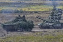 Quân đội Nga tập trung tới 1.200 xe tăng, thiết giáp áp sát biên giới Ukraine