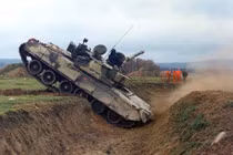 Thất bại của xe tăng T-72M1 và T-80U trước Leopard 2A4 vào năm 1994 cho thấy điều gì?