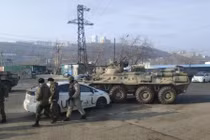 Nga: Tài xế công nghệ bị thiết giáp BTR-82A đâm bẹp đầu