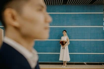 Cặp đôi chụp ảnh cưới đẹp như phim điện ảnh ở ga Cát Linh - Hà Đông