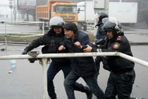 Đường phố Kazakhstan hỗn loạn, 4000 phần tử quá khích bị bắt giữ
