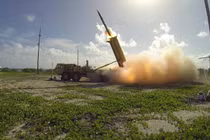 Mỹ lại bất lực nhìn tên lửa Iran dội lửa vào Saudi Arabia