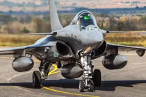 Sau thương vụ tàu ngầm, Mỹ tiếp tục khiến Pháp mất hợp đồng tiêm kích Rafale