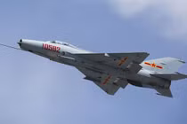 Trung Quốc tận dụng hàng ngàn chiếc J-7 loại biên để làm gì? 