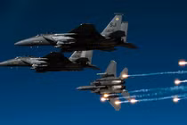 Mỹ vừa dùng siêu tiêm kích nào để dội bão lửa xuống Syria?