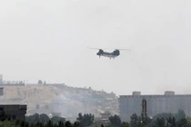 Mỹ phá hủy 7 trực thăng CH-46E sau khi chúng buộc phải bỏ lại Kabul