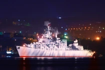 Cận cảnh sức mạnh tàu chiến Nga đang bám sát khu trục hạm Defender