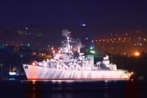 Cận cảnh sức mạnh tàu chiến Nga đang bám sát khu trục hạm Defender